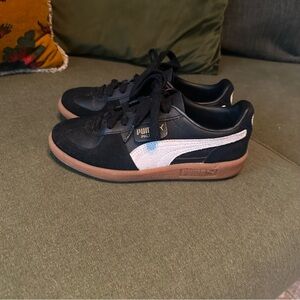 Puma Palermo Black and White Sneakers with Brown Sole size 6